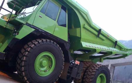 Wanted by mining giants: A 500-tonne electric haul truck that is easily charged